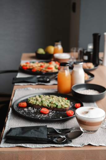 Food & Drinks 5, Woo Suites, Attica