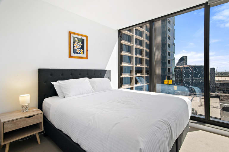 Bedroom 5, Luxury 2-Bed Apartment in Melbourne's Heart, Melbourne
