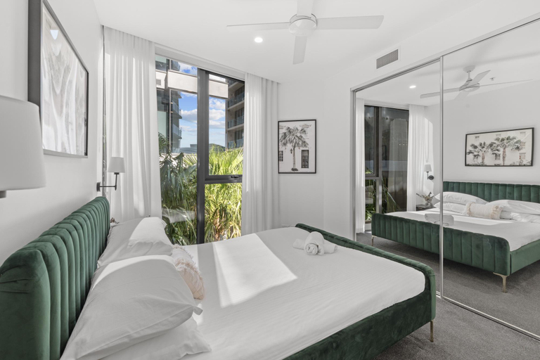 Bedroom 5, Spacious Inner-city Apartment With Pool, Newstead