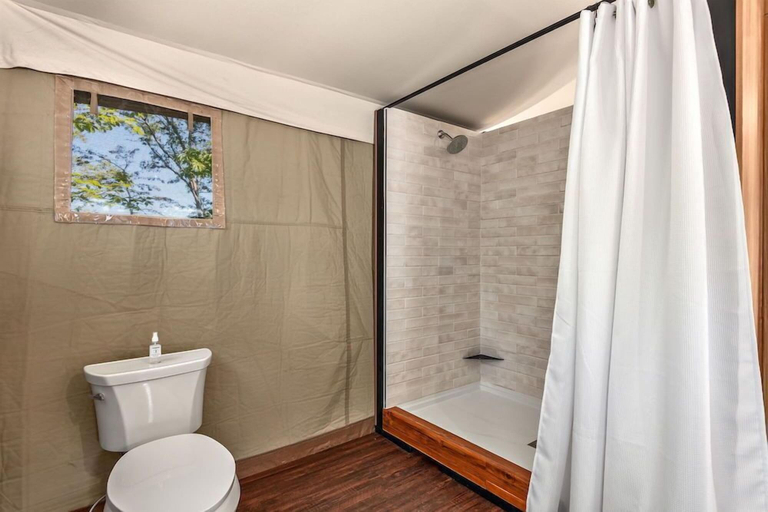 Bathroom 4, Tuxedo Falls, Henderson