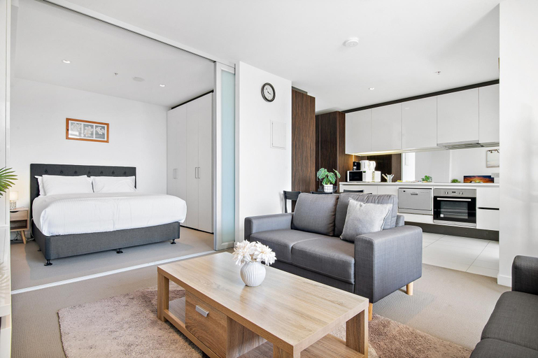 Separate living room 4, Luxury 2-Bed Apartment in Melbourne's Heart, Melbourne