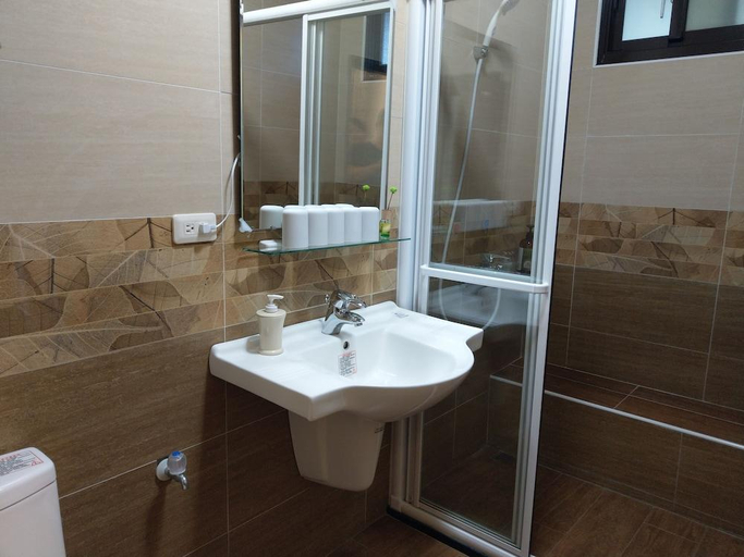 Bathroom 3, yu le ting yuan homestay, Taitung