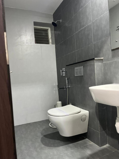 Bathroom 2, Vijey Hotels - Trichy Central, Tiruchirappalli