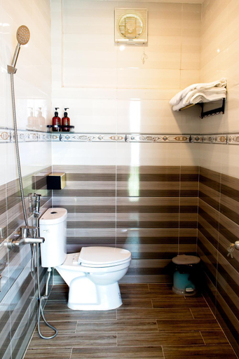 Bathroom 4, Blue Diamond Homestay, Châu Thành