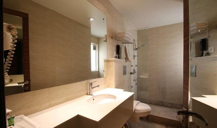 Bathroom 4, Hotel Ivory 32, Delhi