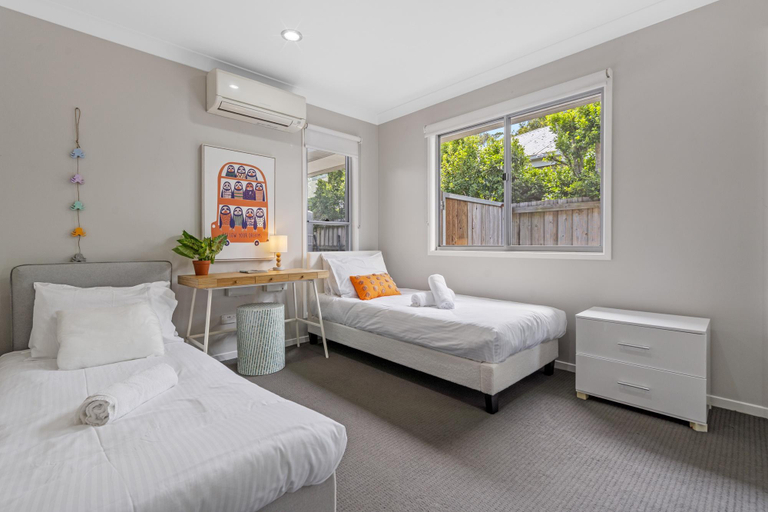 Bedroom 5, Spacious 4-Bed House with Secure Parking, Northgate