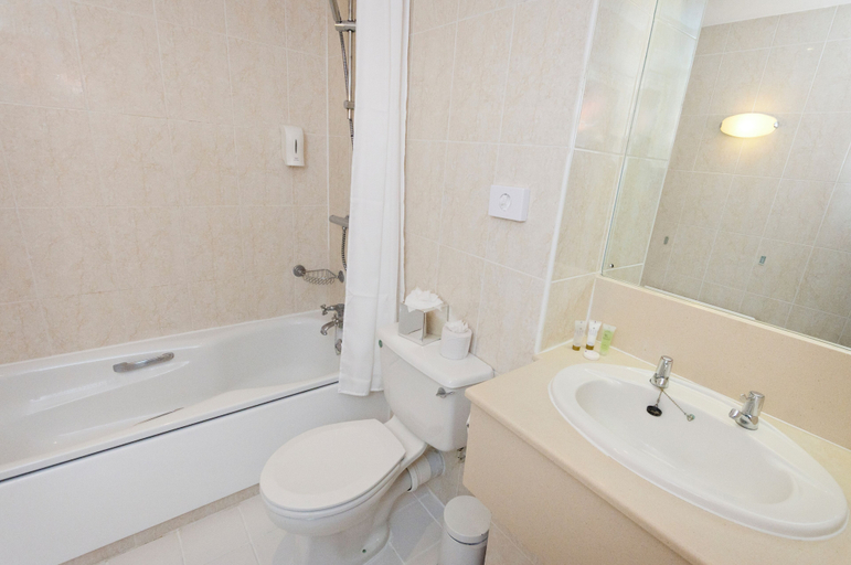 Bathroom, Basingstoke Hotel, Hampshire