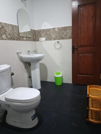 Bathroom 3, Hotel Corona Hikkaduwa, Hikkaduwa
