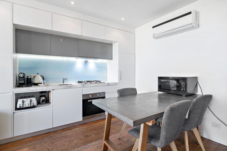 Separate living room 4, One Bed Apartment Close to Cafes and Coast, Melbourne