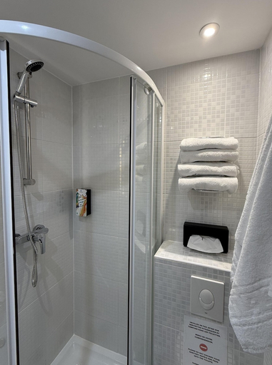 Bathroom 5, Sure Hotel by Best Western Valence Nord, Drôme