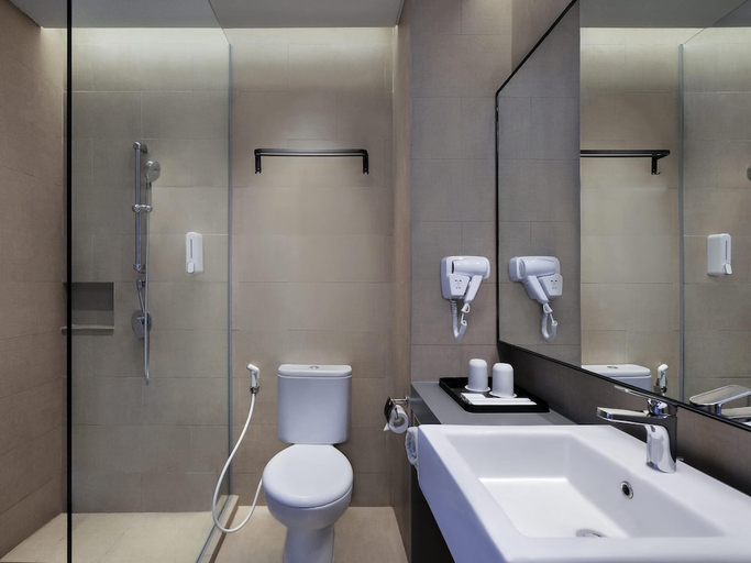 Bathroom, ibis Surabaya Tidar, Surabaya