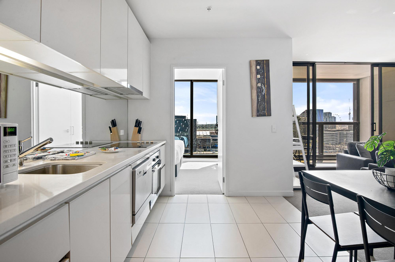 Kitchen 3, Luxury 2-Bed Apartment in Melbourne's Heart, Melbourne