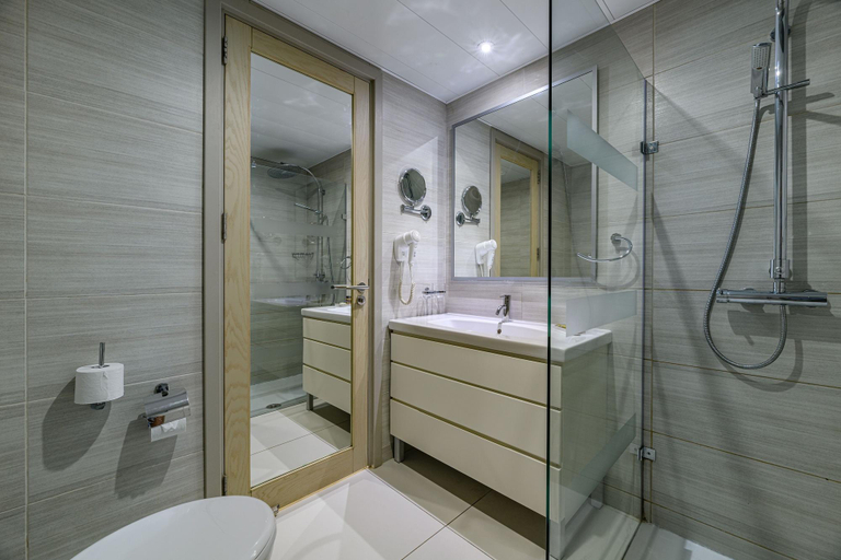 Bathroom 5, Tasia Maris Oasis