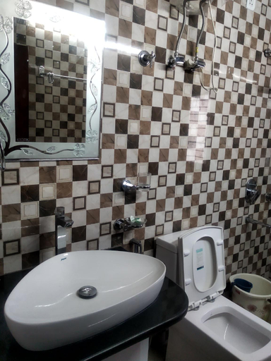Bathroom 4, Nirvana Rooms Shimla With Mountain View, Shimla