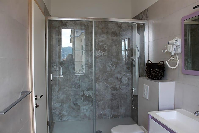 Bathroom 5, Pietra Rossa, Split