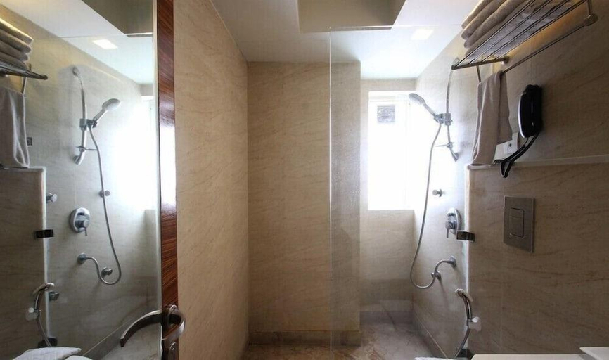 Bathroom 4, Hotel Ivory 32, Delhi