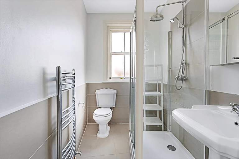 Bathroom 3, Serene 2BR - 3 Mins to Fulham Broadway, London