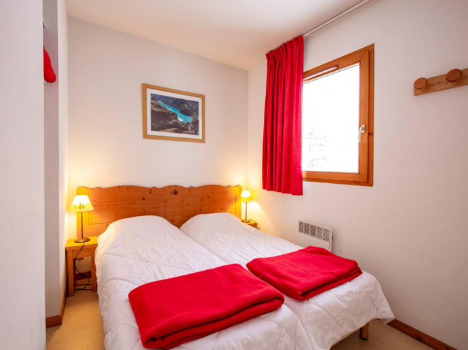 Bedroom 2, Apartment in Termignon near Gondola, Savoie