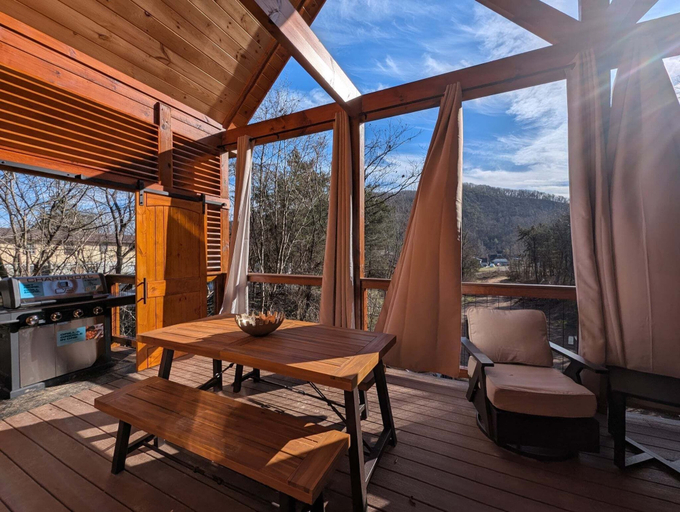 Outdoor dining 2, Ern802 - Bear Olympics 3 Bedroom Cabin, Sevier