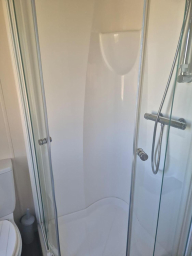 4, 2 Bed Caravan - Sleeps 6 - Pets - Pool - Parking, Cornwall