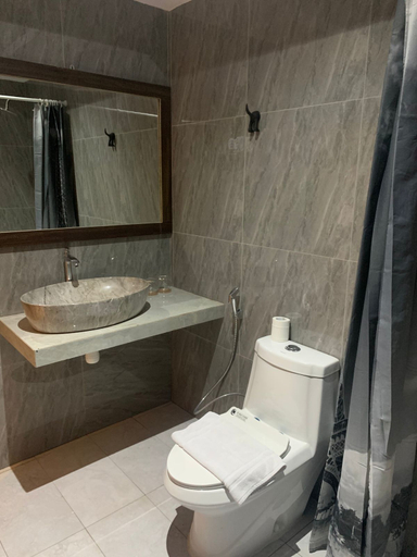 Bathroom, Cam Almira, South Lampung