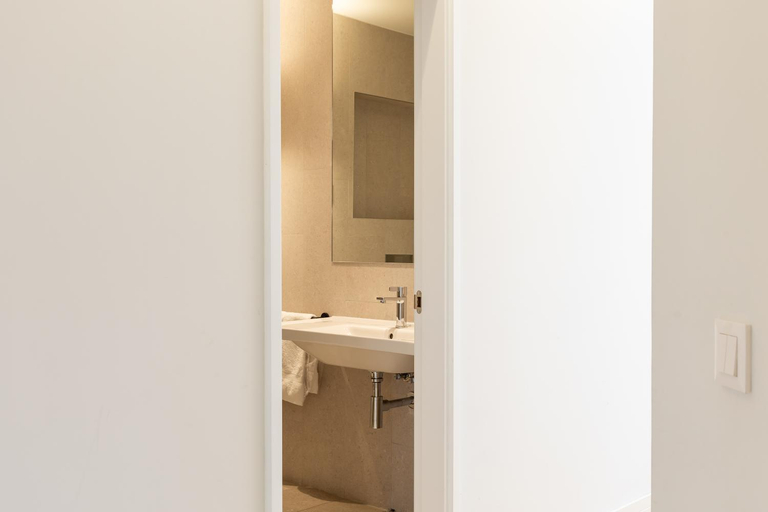 Bathroom 4, Uma Suites O'Donnell, Madrid
