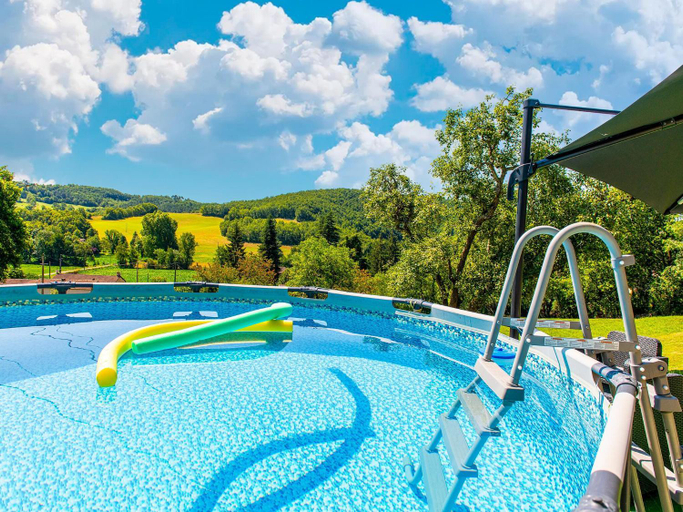 Sport & Beauty 2, Holiday Home in Soturac with Private Pool, Lot