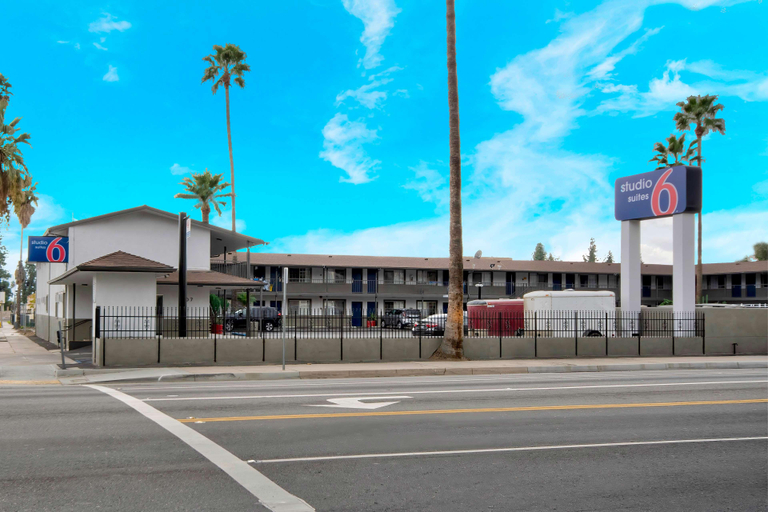 Exterior & Views 2, Rodeway Inn San Bernardino, San Bernardino