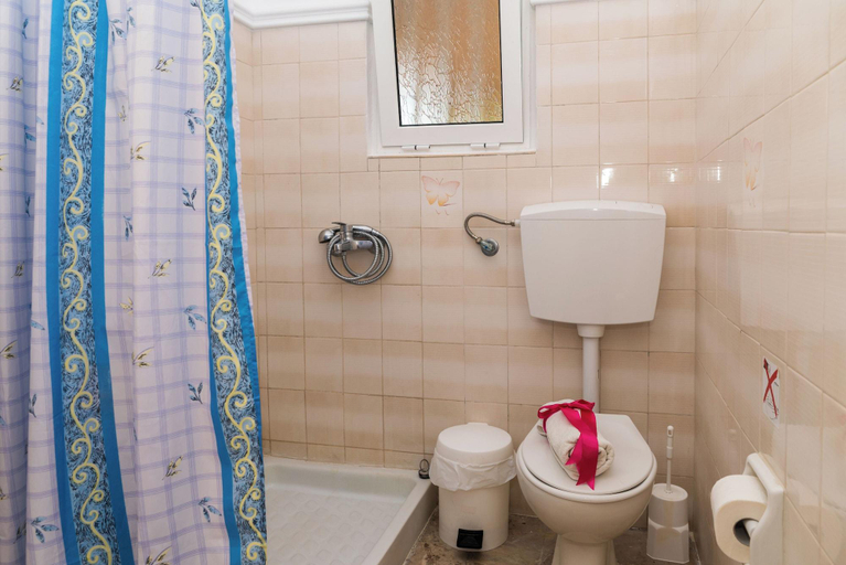 Bathroom 4, Roussa's Studios and Apartments, Ionian Islands