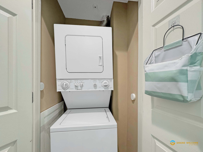 Laundry, Sea La Vie  Studio for 4, Baldwin