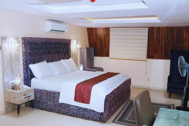 Room 5, H23 Casaminos, Mainland