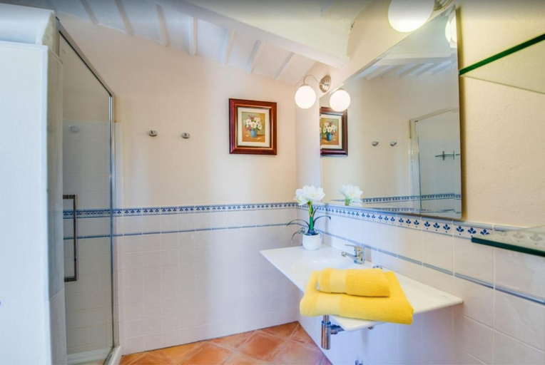 Bathroom 3, Son Vanrell, Baleares