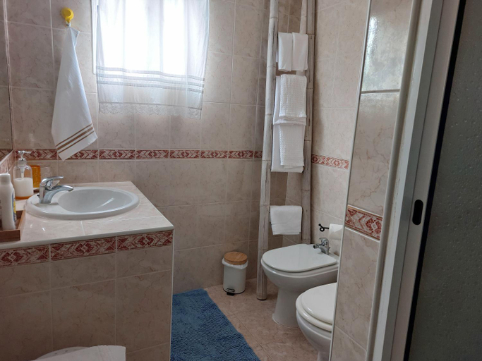 Bathroom 2, House pc, Machico