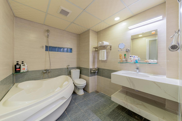Bathroom 3, A25 Hotel - 137 Nguyen Du, Da Nang