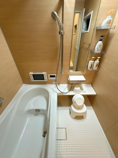 Others 3, Kasilin House, Osaka