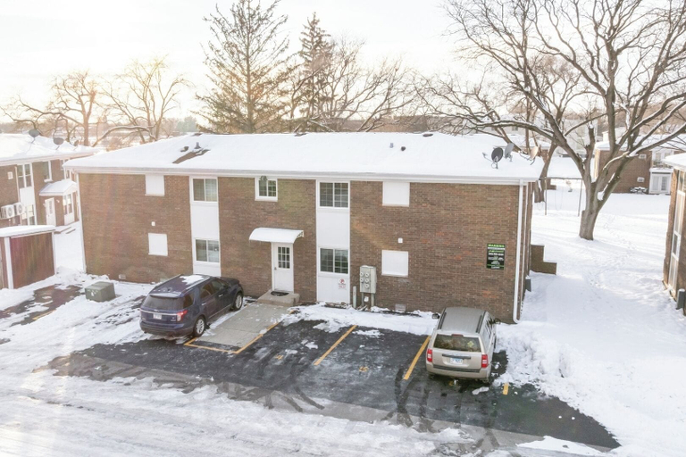 Floor plan 4, Modern 1BR Apt Near Lake & Downtown, De Kalb