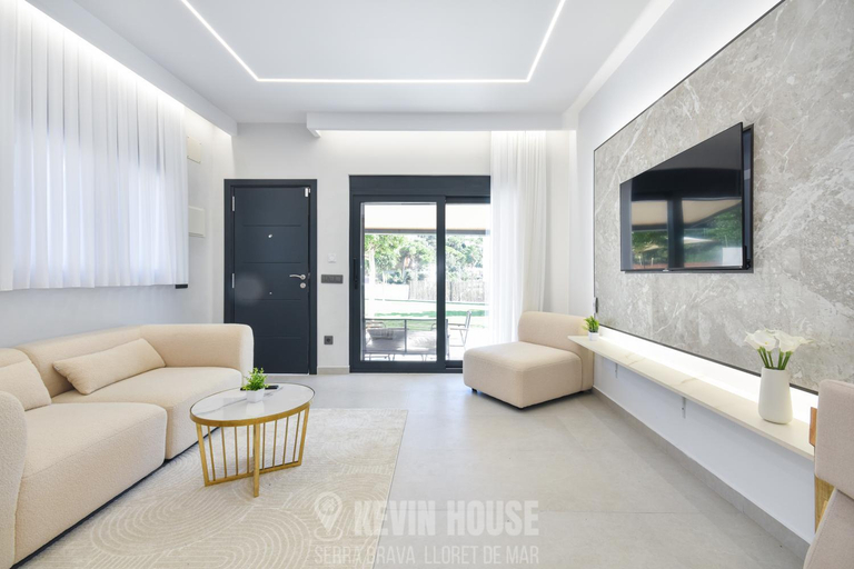 Others 5, Kevin House - Serra Brava, Lloret de Mar, Girona
