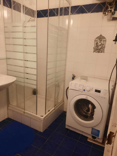 Bathroom 5, Budget 4 Apartments For Groups, Wien