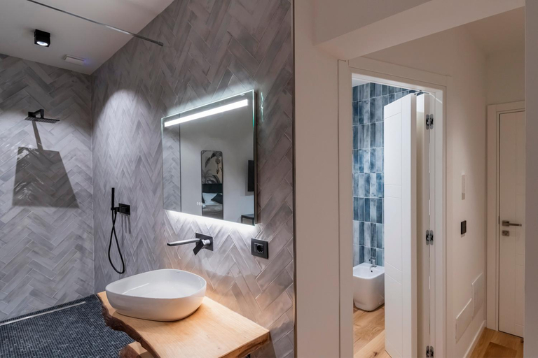 Bathroom 2, Borgo Rotondo, Bologna