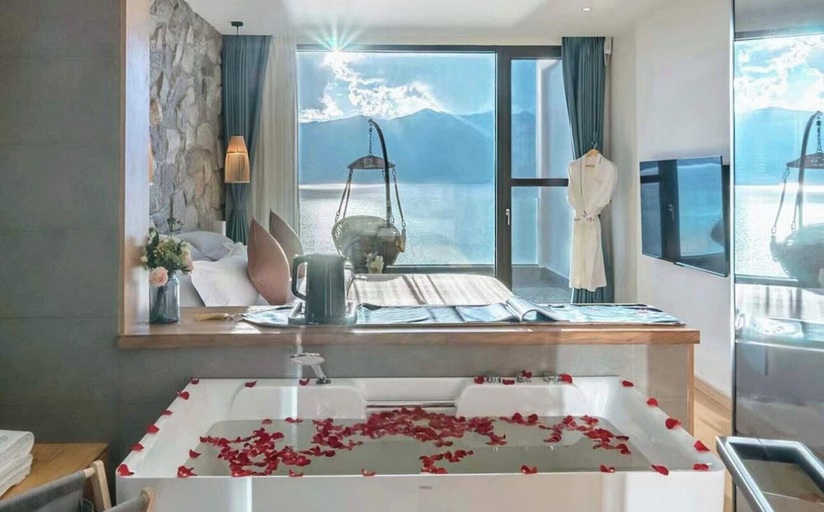 Deep soaking bathtub 2, Dali Nanshenan Seaview Resort Villa, Dali Bai