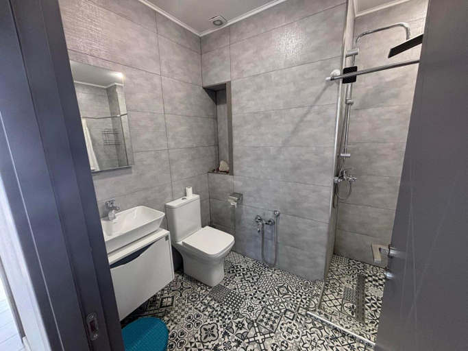 Bathroom 2, Hilton Apartment, Tbilisi