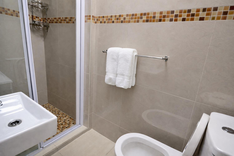 Bathroom 2, MATAT GARDENS, Alfred Nzo