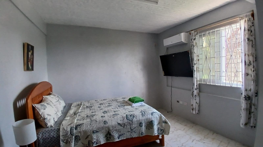 Room 2, K & X Airbnb Apartments