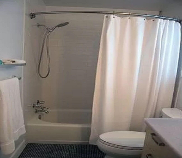 Bathroom 2, The Elm Tree Cottage Private House, Salt Lake