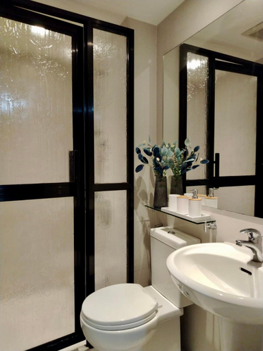 Bathroom 2, Aurora Oasis Suite by Sweet Serenity Lodging, Parañaque