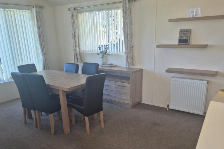 3, 2 Bed Caravan - Sleeps 6 - Pets - Pool - Parking, Cornwall