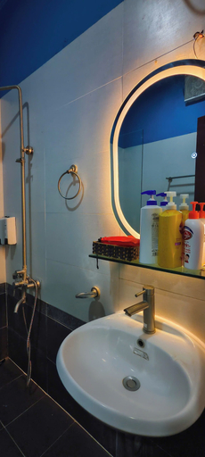 Bathroom 5, Xumi Motel, Ba Đình