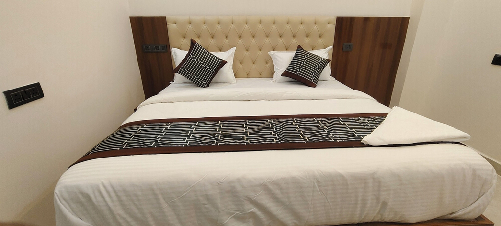 Room 4, HOTEL KHYAATHI GRAND, Hyderabad