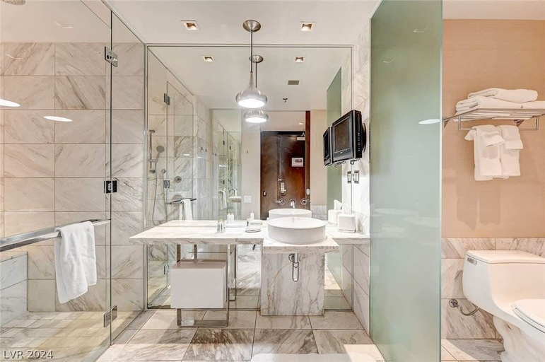 Bathroom 4, PALMS, Clark