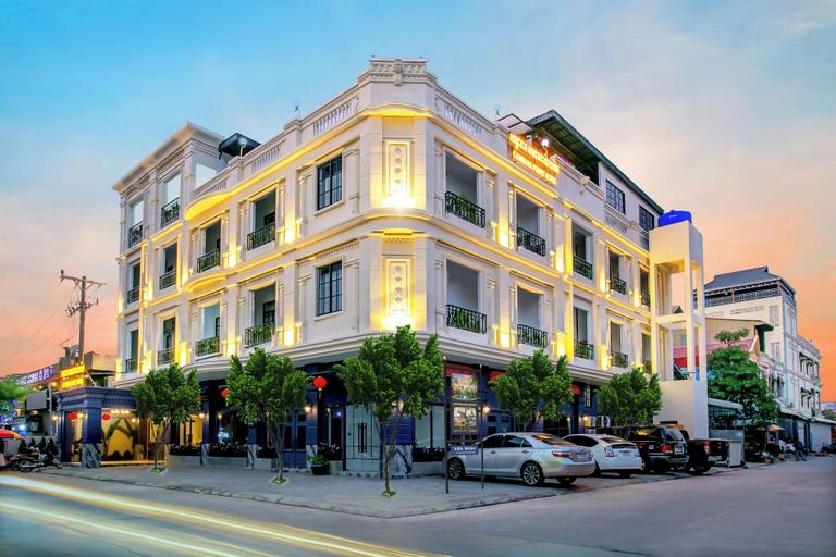 Exterior & Views